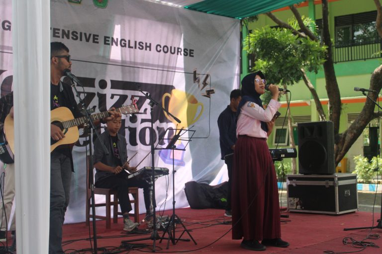 MERIAH, PENUTUPAN MASANEGA INTENSIVE ENGLISH COURSE (MIEC) TAHUN INI