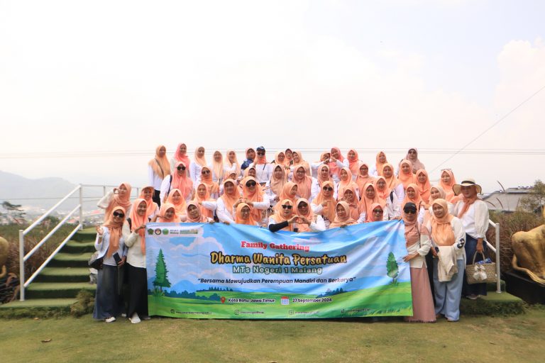 FAMILY GHATERING DHARMA WANITA PERSATUAN MTsN 1 Malang 