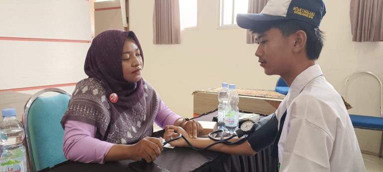 UPT PUSKESMAS GONDANGLEGI SKRINING KESEHATAN DI MTsN 1 MALANG