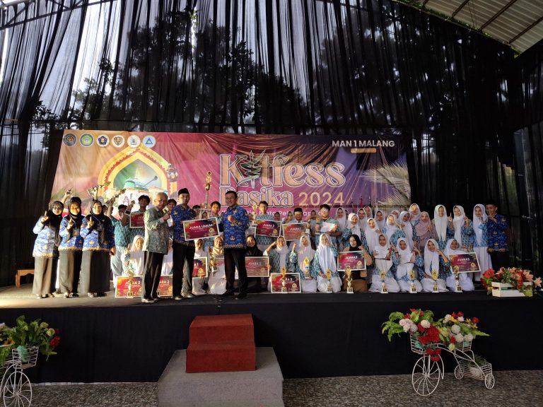 MENGUKIR PRESTASI di KITFESS 2024: MTsN 1 Malang Raih Juara Umum (lagi) dengan Gemilang