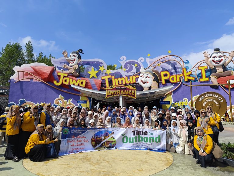 Siswa Program Olimpiade dan Bilingual MTsN 1 Malang Serbu Jatim Park 1 dalam Outbound Edukatif
