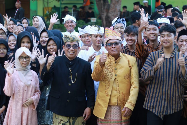 MTsN 1 Malang Gelar Upacara Hari Pendidikan Nasional 2025 dengan Meriah dan  Penuh Makna