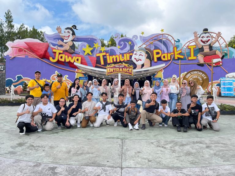 Peserta Didik Kelas 9 Agama Gelar Outbound Seru ke Jatim Park 1