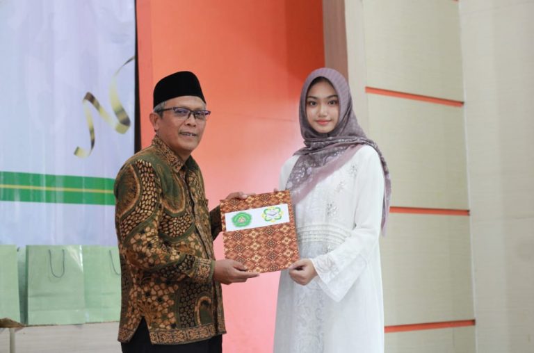 Muwadda'ah ke-7 Kelas 9 Agama MTsN 1 Malang Berlangsung Khidmat dan Penuh Haru