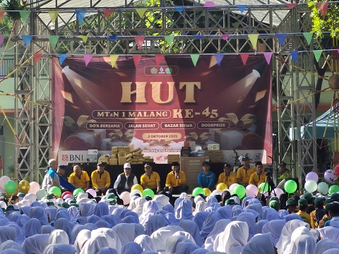 MTsN 1 Malang Rayakan HUT ke-45 dengan Doa, Jalan Sehat, dan Kebersamaan