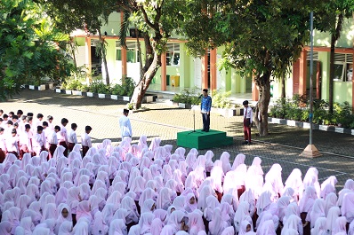 Mengokohkan Semangat Kebangsaan, MTsN 1 Malang Peringati Hari Kesaktian Pancasila