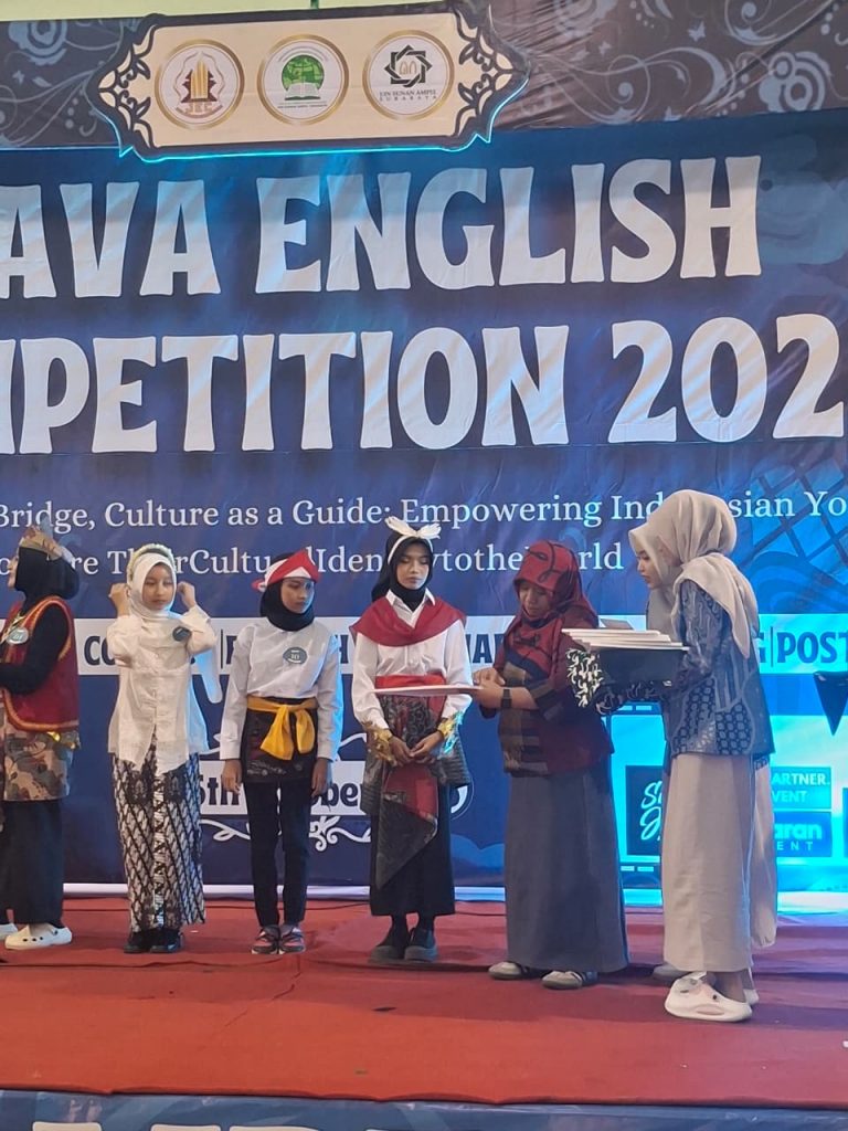 Heisya dan Atharagha Persembahkan Prestasi untuk MTsN 1 Malang di Ajang Java English Competition 2025
