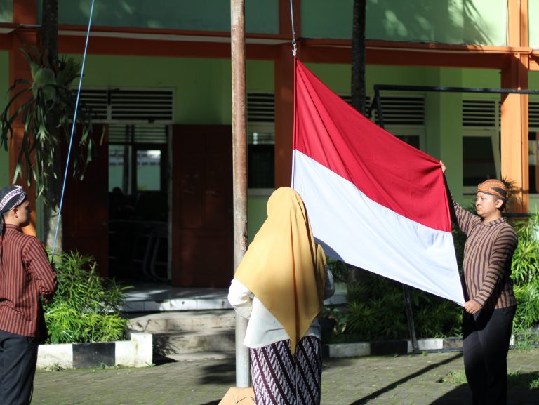 MERAWAT SEMESTA DENGAN CINTA: MTSN 1 MALANG RAYAKAN HGN 2025 DENGAN PENUH KEBERMAKNAAN