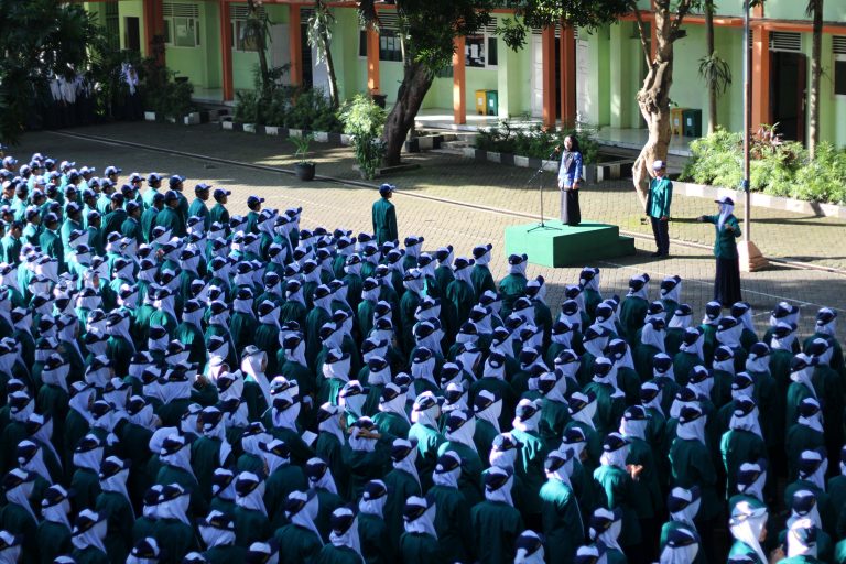 Bangun Mental Tangguh, Wujudkan Mimpi Besar: Semangat KORPRI di MTsN 1 Malang