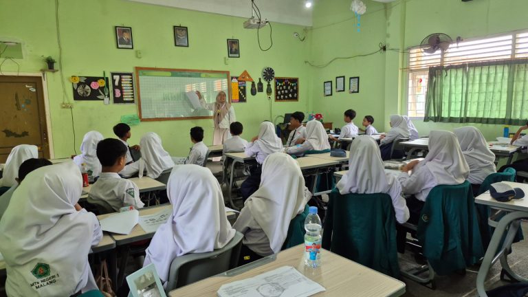 MASUKI ERA BARU PEMBELAJARAN: MTSN 1 MALANG RESMI BUKA KOKURIKULER MASANEGA INTENSIVE ENGLISH COURSE