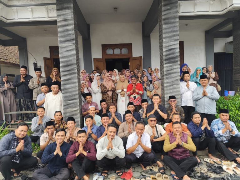 HANGATNYA SILATURAHMI, KELUARGA BESAR MTSN 1 MALANG GELAR ANJANGSANA PENUH KEBERSAMAAN