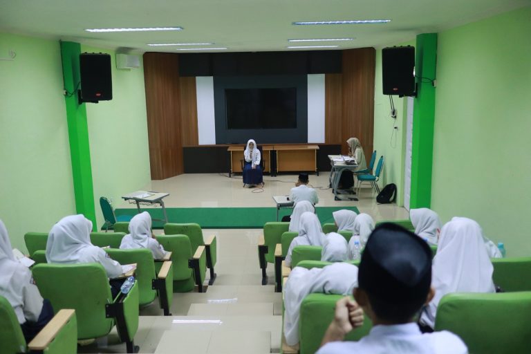 SEMANGAT CINTA AL-QUR’AN, 32 SANTRI KELAS IX IKUTI UJIAN TAHFIDH DI MTSN 1 MALANG